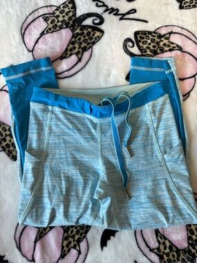 Lululemon light blue capris with pockets